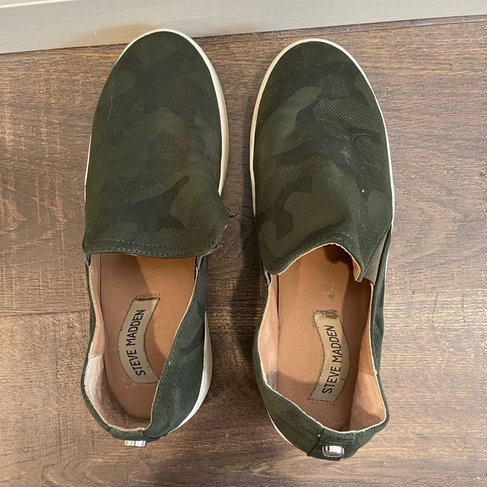 Steve Madden Woman's Green Camoflague Slip-On Shoes
